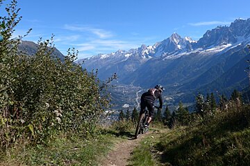 a mountain biker in les houches with views of the chamonix valley