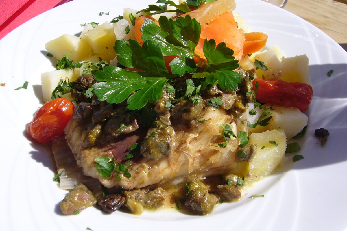 A plate of food with potatoes carrots and tomatoes