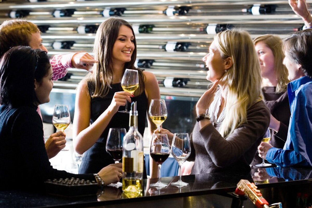 Wine crawl through the streets of Bordeaux