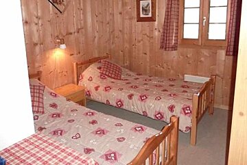 [itemref] twin bedroom