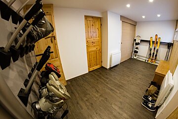 Noella Chalet, La Tania boot room