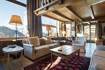 Save 35% on a freestanding family chalet for New Year lounge