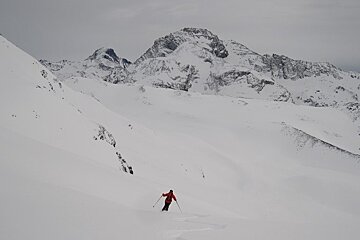guide in empty valley