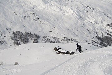 off piste past huts