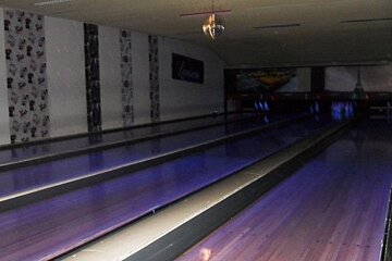 an image of a bowling alley in la plagne