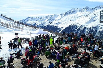 An image of people dancing at a mountain restaurant to DJs in Chamonix Mont Blanc