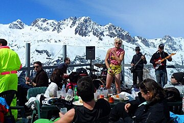 An image of people dancing at a mountain restaurant to DJs in Chamonix Mont Blanc
