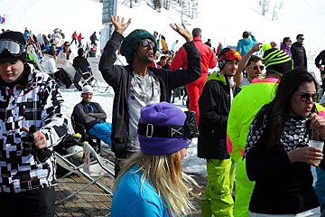 An image of people dancing at a mountain restaurant to DJs in Chamonix Mont Blanc