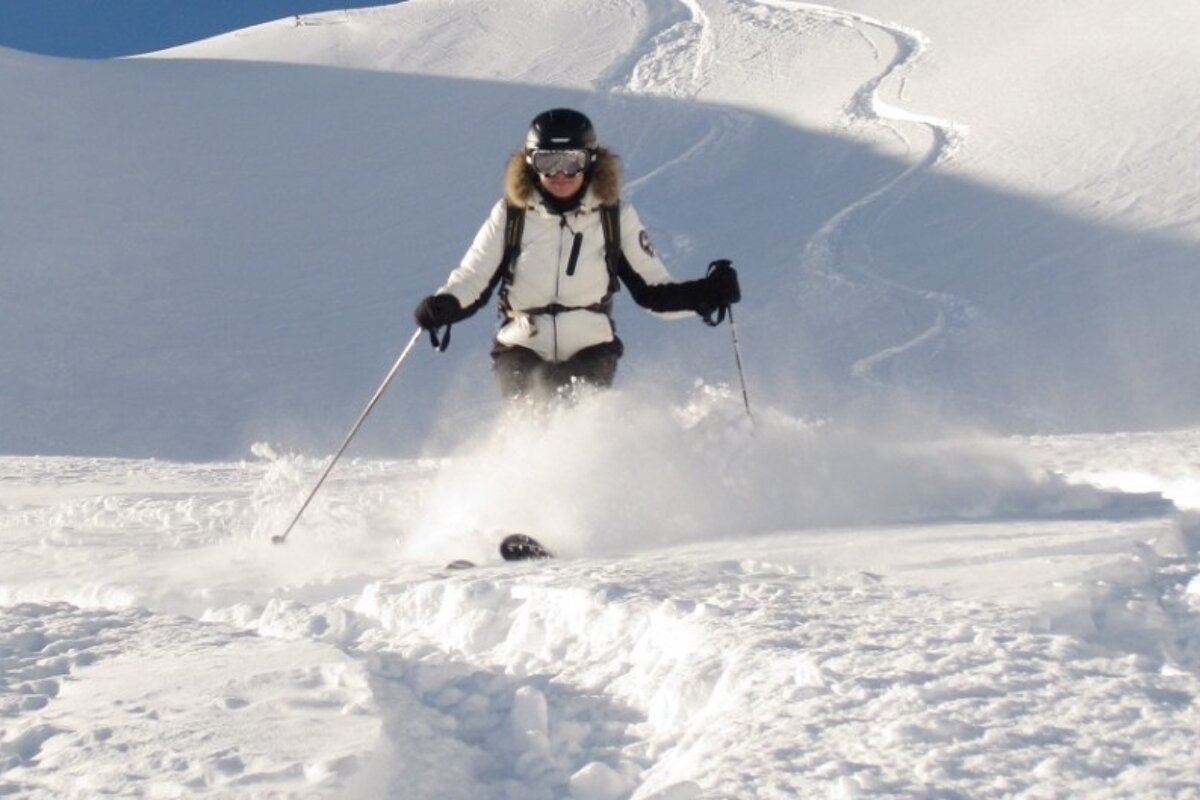 Caroline Sayer in powder