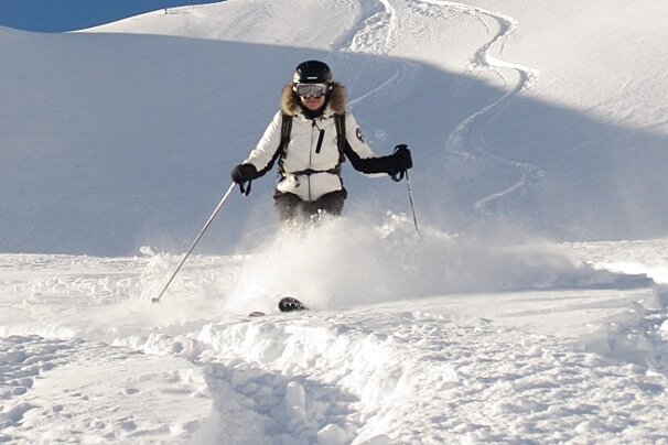 Caroline Sayer in powder