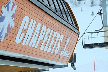 an image of chapelets lift sign courchevel