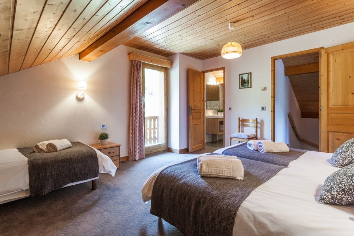 Charmille Chalet, Meribel Les Allues twin bedroom