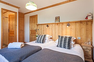 Charmille Chalet, Meribel Les Allues twin bedroom