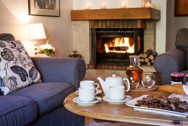 W/C 6 Jan 2018 - Spacious 8 Bed Catered Chalet lounge