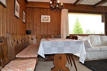 Zenith 19 Apartment, Verbier dining room