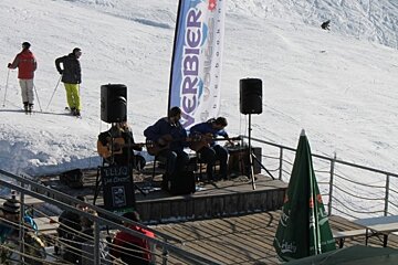 an image of the band edelstein playing at chalet carlsberg in verbier