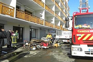 an image of a fire engine outside an apartment in 2 alpes