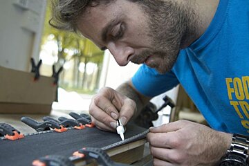 Photo of edges being glues to skis