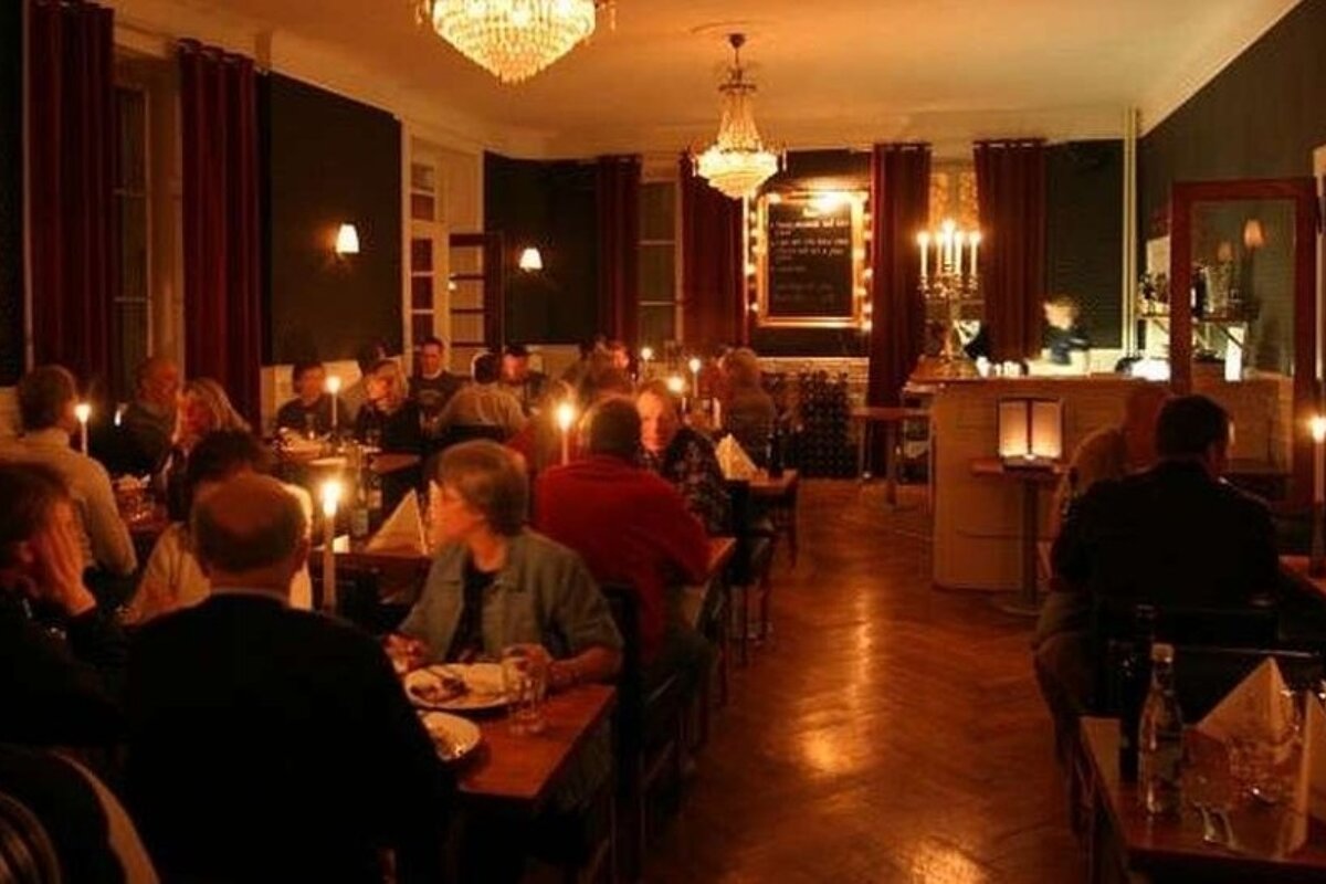 an image of the restaurant in the hotel gustavia chamonix
