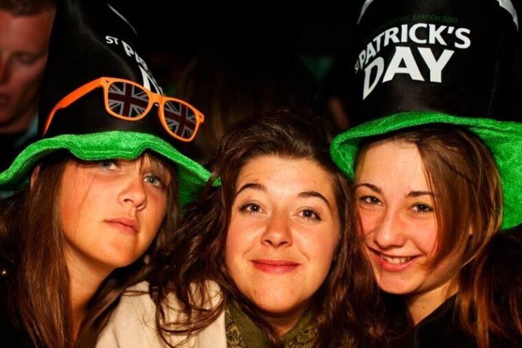 an image of girls in st patricks day hats in an irish pub
