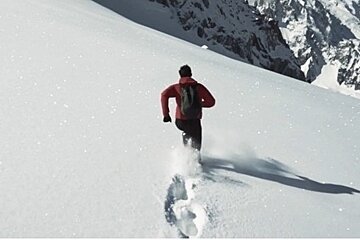 kilian jornet running in the snow