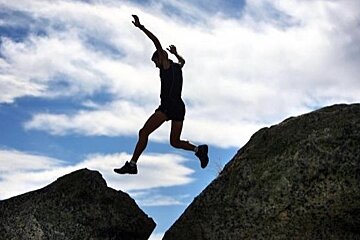 kilian jornet silhouette running