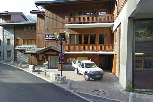 image of a chalet style building in the alps