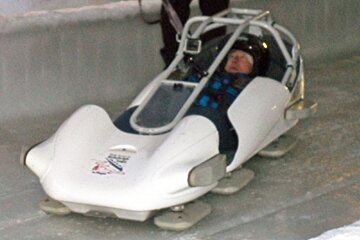 an image of a mono bob la plagne