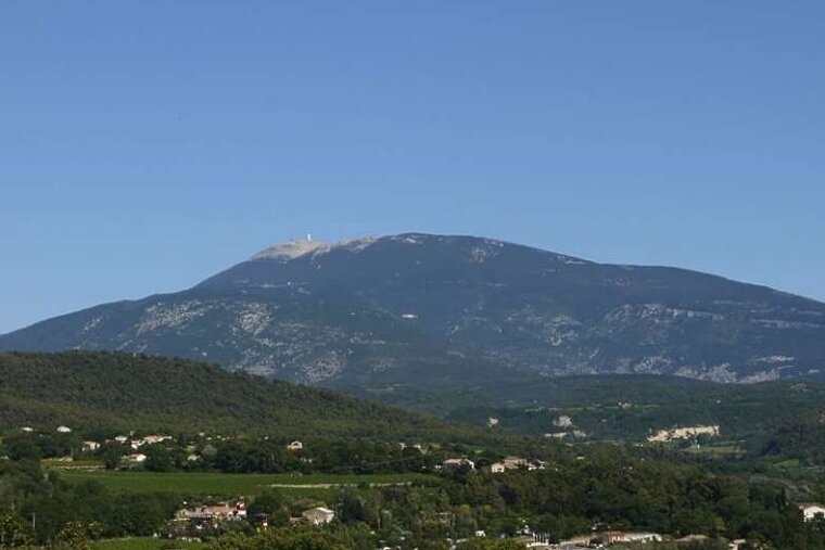image of a Mountain in Provence