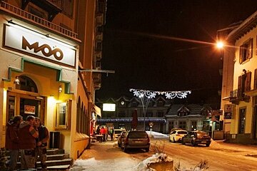 An image of an apres-ski bar and restaurant in Chamonix Mont Blanc