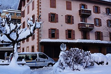 an image of a transfer bus chamonix