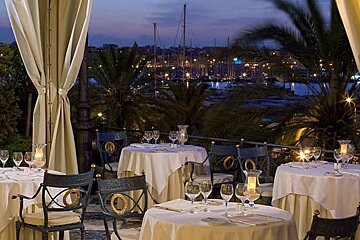 Terrace of a restaurant with views of the port of palma de mallorca