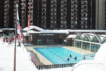 an image of an outdoor swimming pool la plagne