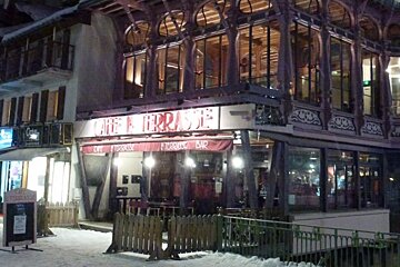 A large building with a sign that says cafe terrasse