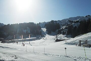 an image of a quiet plagne centre