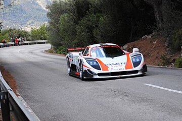 A race car with the word danete on the front