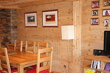 Saulire 1 Apartment, Meribel - Centre dining room