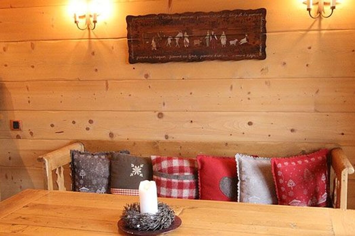 Saulire 4 Apartment, Meribel - Centre dining room 