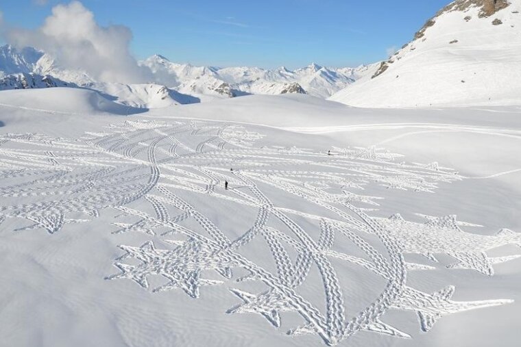 an image of simon beck snow art les arcs