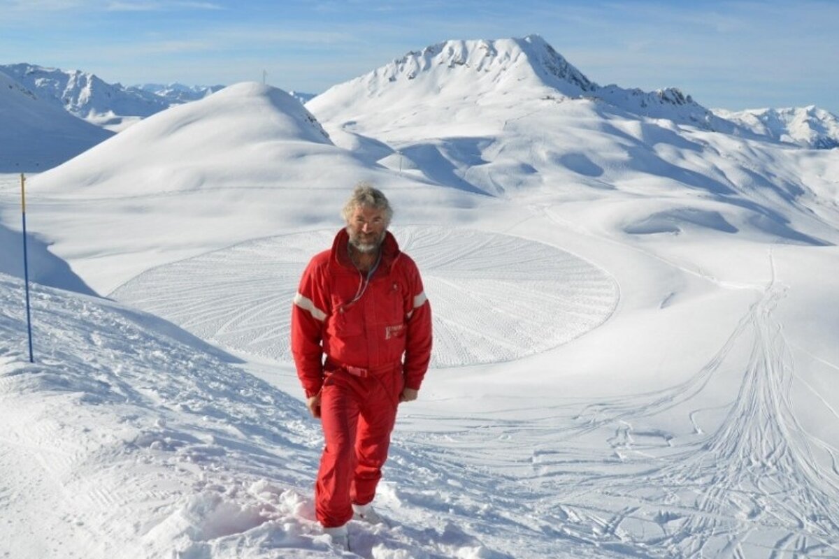 an image of simon beck snow art les arcs