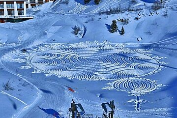 an image of simon beck snow art les arcs