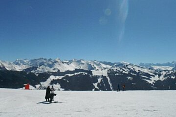 an image of a sunny portes du soleil