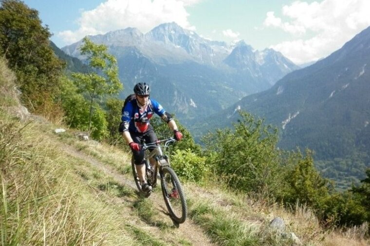 a picture of a man in cross country gear on a mountain bike