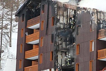 Firemen working on the burnt out Jardin du Val