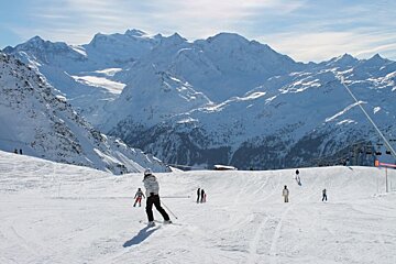 sunny blue verbier ski pistes
