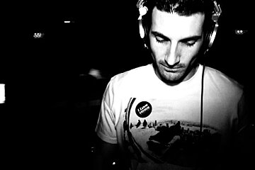 An image of a DJ at a nightclub in Chamonix Mont Blanc