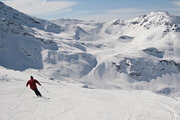 skier on campagnol piste, mont vallon