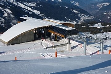 Newly built Saulire mid station