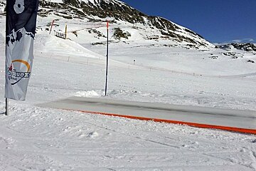 Beginner feature at the snowpark in Alpe d'Huez