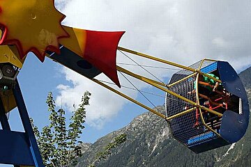 an image of a fairground ride spinning around